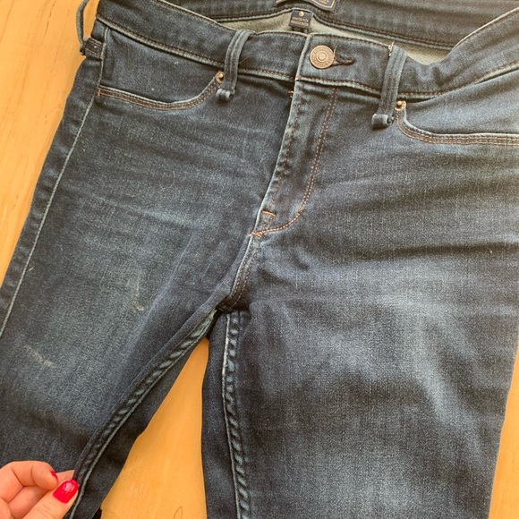 2 pairs of Abercrombie jeans - Picture 6 of 8